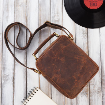 PRAKTYCZNA MĘSKA SASZETKA NA RAMIĘ VINTAGE PAOLO PERUZZI T-28-HBR