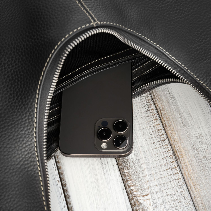 Torebka damska na ramię skórzana czarna półokrągła Paolo Peruzzi