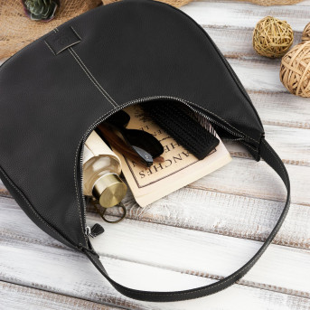 Torebka damska na ramię skórzana czarna półokrągła Paolo Peruzzi