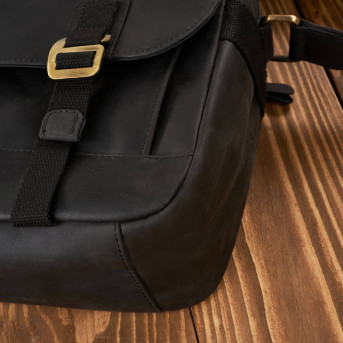 Torba męska na ramię skórzana czarna vintage na laptopa