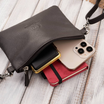 Torebka damska skórzana na ramię kompaktowa kopertówka brązowa