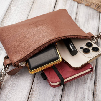 Torebka damska skórzana na ramię kompaktowa kopertówka koniakowa