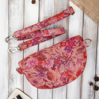 Saszetka nerka damska skórzana z oryginalnym kwiatowym wzorem