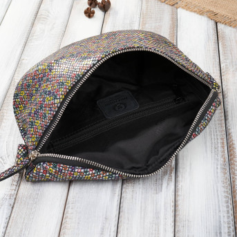 Saszetka nerka damska skórzana z oryginalnym kwiatowym wzorem