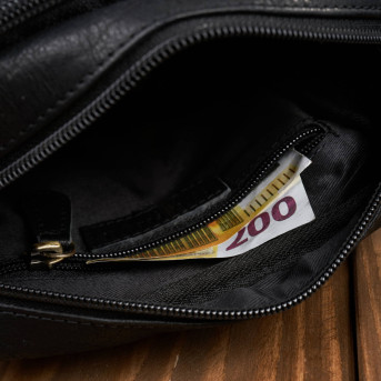 Saszetka męska skórzana na ramię czarna vintage