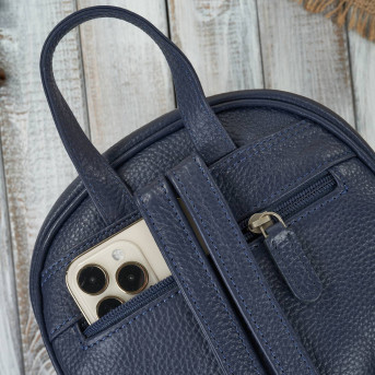 Skórzany plecaczek damski na co dzień z kokardką granatowy Paolo Peruzzi T-71-BLU