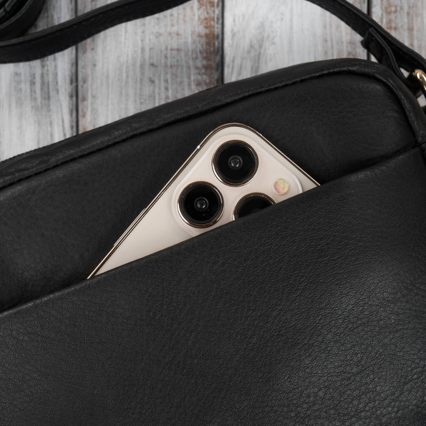 Torebka damska skórzana na ramię ze złotymi okuciami czarna