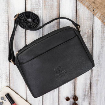 Torebka damska skórzana na ramię ze złotymi okuciami czarna