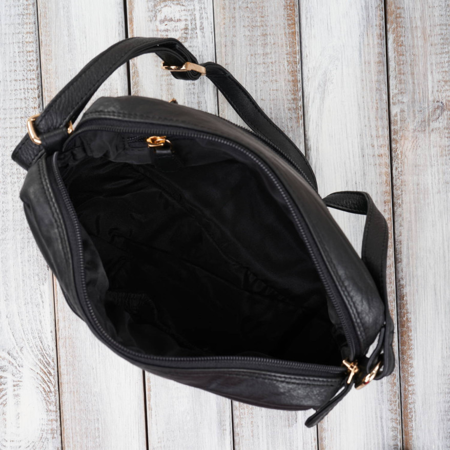 Torebka damska skórzana na ramię ze złotymi okuciami czarna