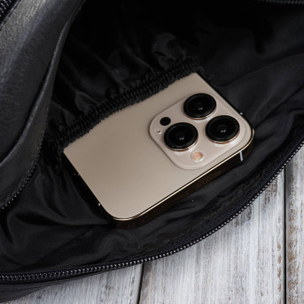 Torebka damska skórzana na ramię ze złotymi okuciami czarna