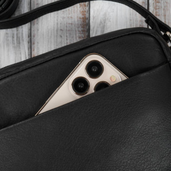 Torebka damska skórzana na ramię ze srebrnymi okuciami czarna