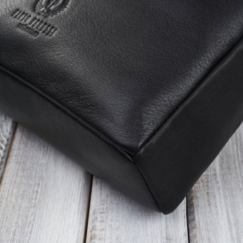 Torebka damska skórzana na ramię ze srebrnymi okuciami czarna