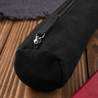 Kosmetyczka mała poręczna w kolorze czarnym piórnik Paolo Peruzzi T-98-BL