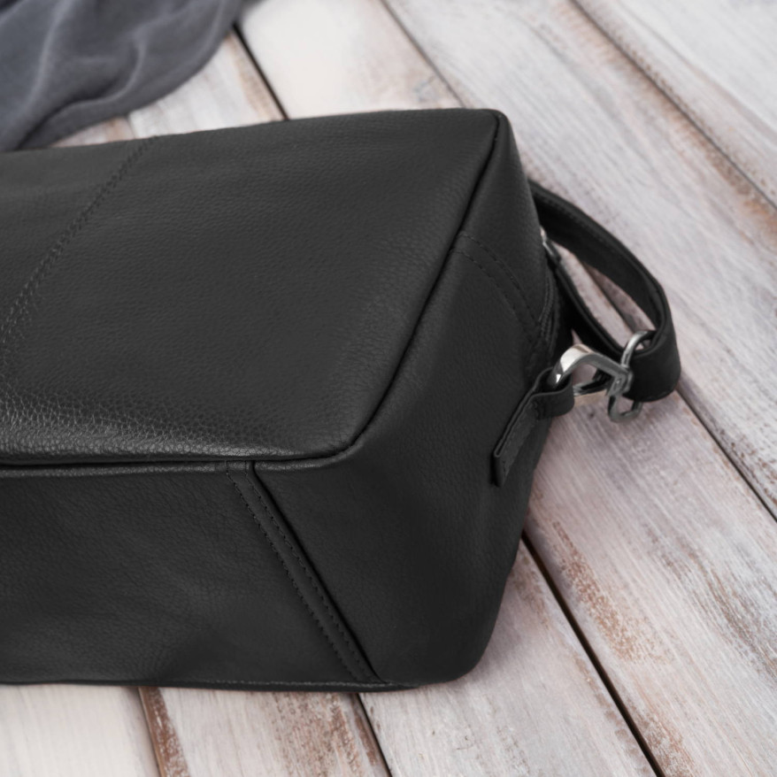 Torebka damska skórzana na ramię klasyczna czarna pojemna E-30-BL