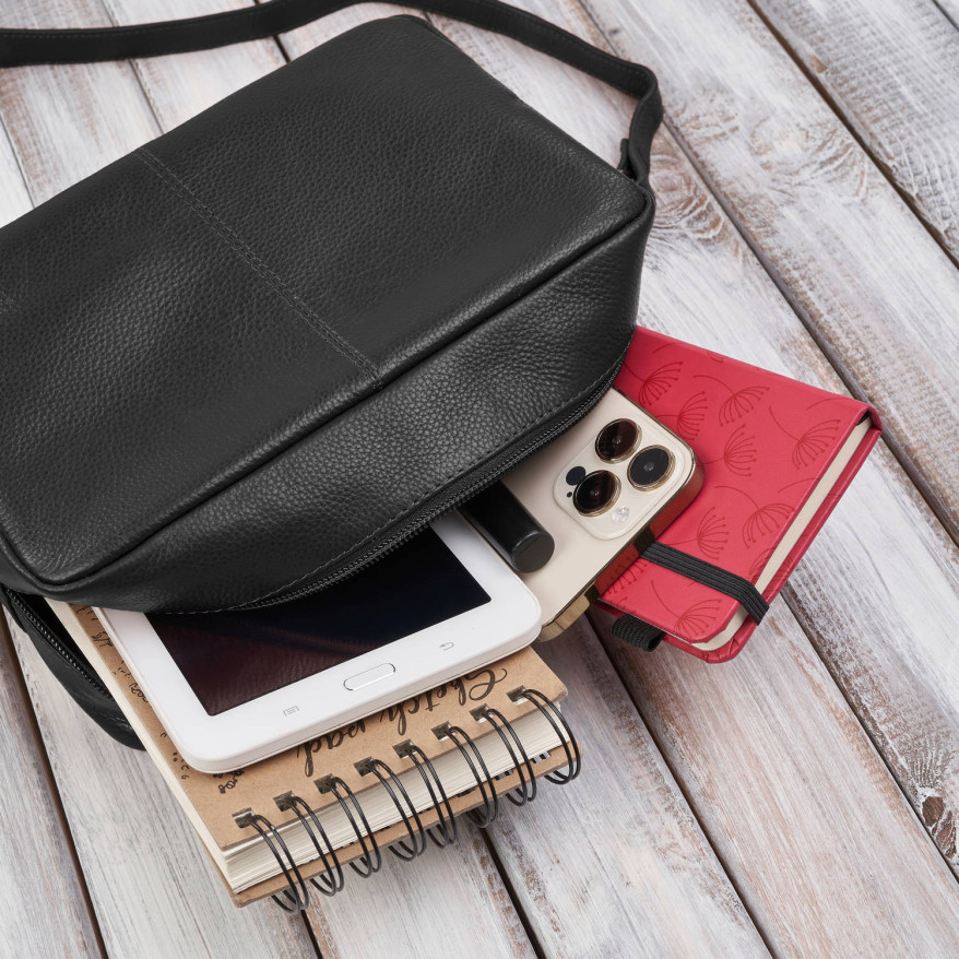 Torebka damska skórzana na ramię klasyczna czarna pojemna E-30-BL