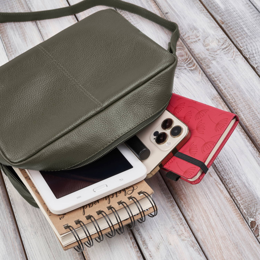 Torebka damska skórzana na ramię zielona pojemna klasyczna E-30-GRE