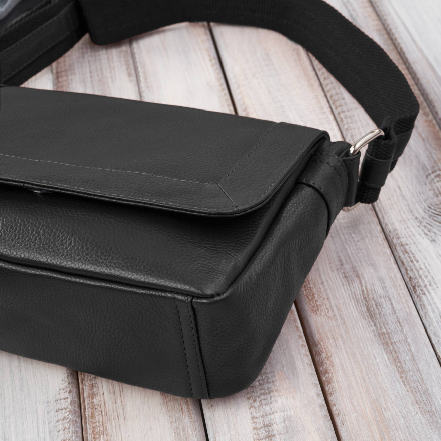 Torebka damska mała listonoszka skórzana na ramię czarna E-35-BL