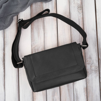 Torebka damska mała listonoszka skórzana na ramię czarna E-35-BL