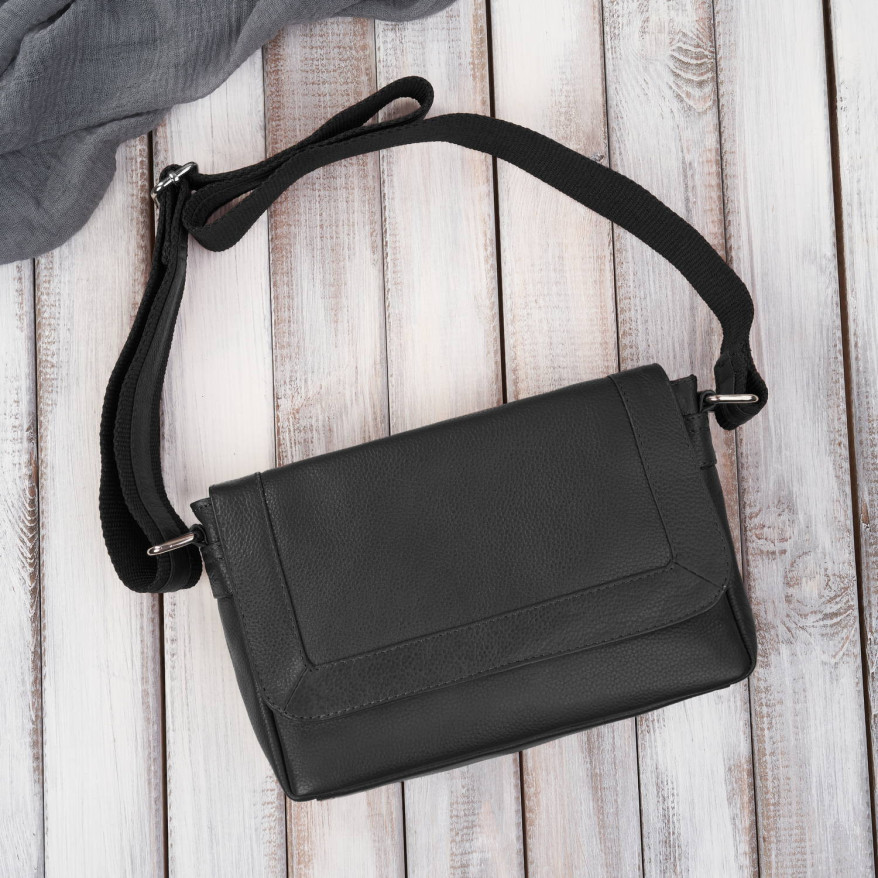 Torebka damska mała listonoszka skórzana na ramię czarna E-35-BL