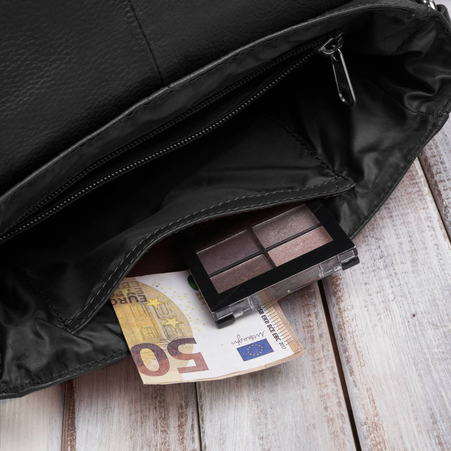 Torebka damska mała listonoszka skórzana na ramię czarna E-35-BL