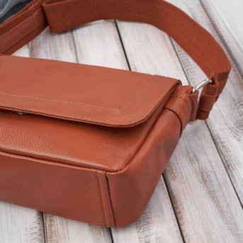 Torebka damska mała listonoszka skórzana na ramię koniakowa E-35-CG