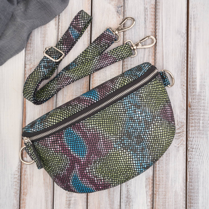 Nerka skórzana saszetka damska na pas z printem imitującym skórę wężową T-36-A