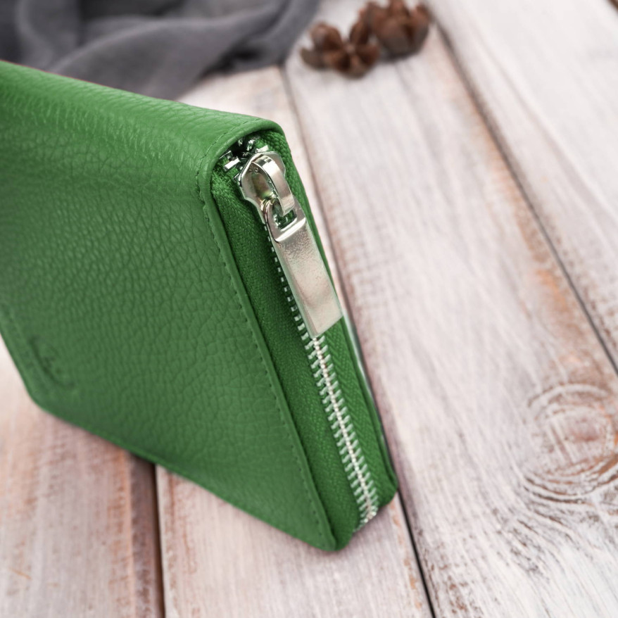 Portfel damski skórzany na suwak zielony RFID Paolo Peruzzi T-139-GB