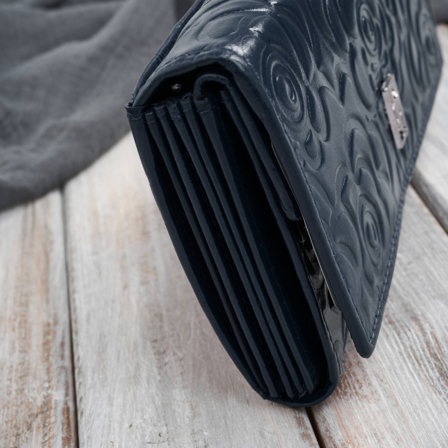 Duży portfel damski skórzany z tłoczeniem w kwiaty granatowy Paolo Peruzzi AL-14-NV