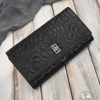 Czarny portfel damski skórzany w kwiaty z metalowym logo duży Paolo Peruzzi AL-14-BL