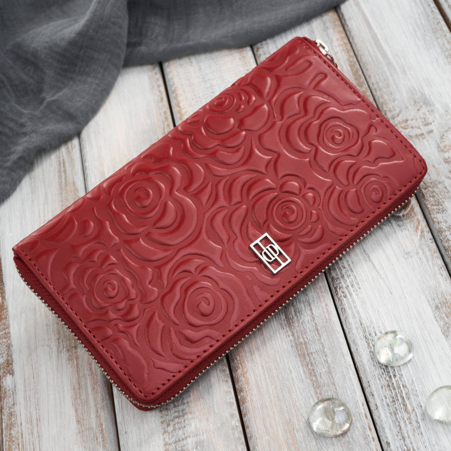 Portfel damski skórzany w kwiaty czerwony z metalowym logo Paolo Peruzzi AL-13-RD