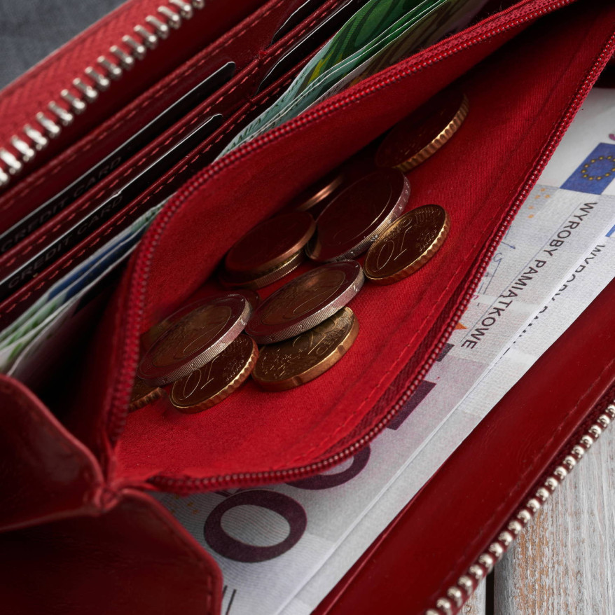 Portfel damski skórzany w kwiaty czerwony z metalowym logo Paolo Peruzzi AL-13-RD