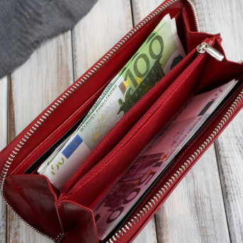 Portfel damski skórzany w kwiaty czerwony z metalowym logo Paolo Peruzzi AL-13-RD