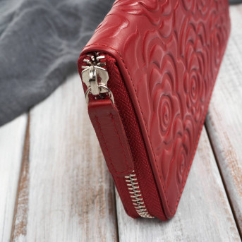 Portfel damski skórzany w kwiaty czerwony z metalowym logo Paolo Peruzzi AL-13-RD