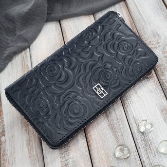 Poziomy portfel damski skórzany granatowy w kwiaty z metalowym logo Paolo Peruzzi AL-13-NV