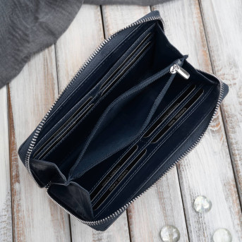 Poziomy portfel damski skórzany granatowy w kwiaty z metalowym logo Paolo Peruzzi AL-13-NV