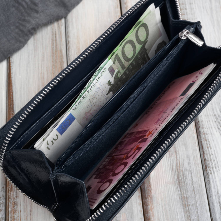 Poziomy portfel damski skórzany granatowy w kwiaty z metalowym logo Paolo Peruzzi AL-13-NV