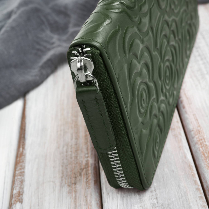 Ciemnozielony portfel damski skórzany z tłoczeniem kwiatowym RFID Paolo Peruzzi  AL-13-GB