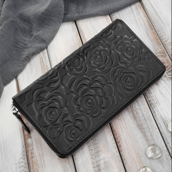 Czarny portfel damski ze skóry naturalnej w kwiaty Paolo Peruzzi AL-13-BL