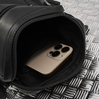 Saszetka męska skórzana na ramię z tłoczeniem typu carbon czarna AL-19-BL