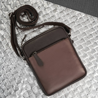 Saszetka męska skórzana na ramię z tłoczeniem typu carbon brązowa AL-19-BR