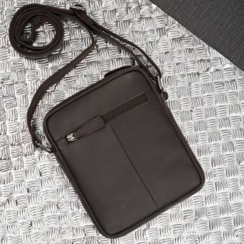 Saszetka męska skórzana na ramię z tłoczeniem typu carbon brązowa AL-19-BR