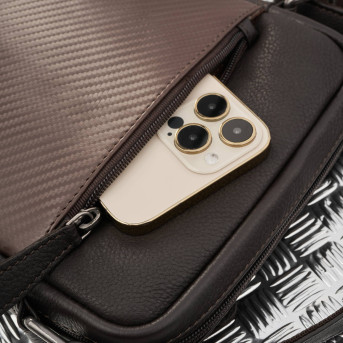 Saszetka męska skórzana na ramię z tłoczeniem typu carbon brązowa AL-19-BR