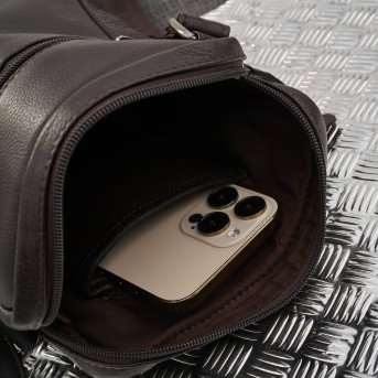 Saszetka męska skórzana na ramię z tłoczeniem typu carbon brązowa AL-19-BR