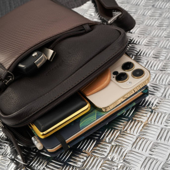 Saszetka męska skórzana na ramię z tłoczeniem typu carbon brązowa AL-19-BR