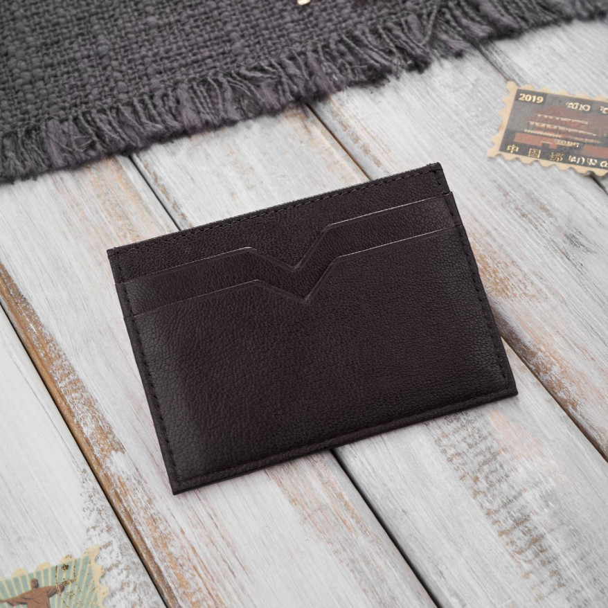 Etui na karty i wizytówki skórzane minimalistyczne praktyczne etui brązowe Paolo Peruzzi T-150-BR