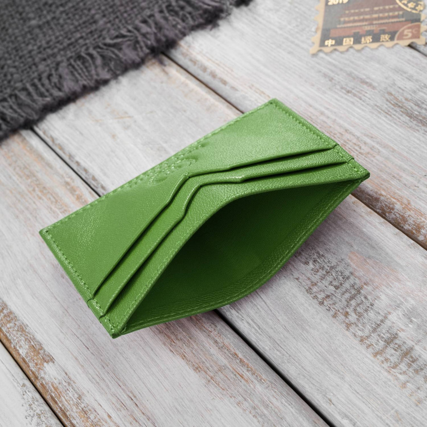 Etui na karty i wizytówki skórzane minimalistyczne praktyczne etui zielone Paolo Peruzzi T-150-GR