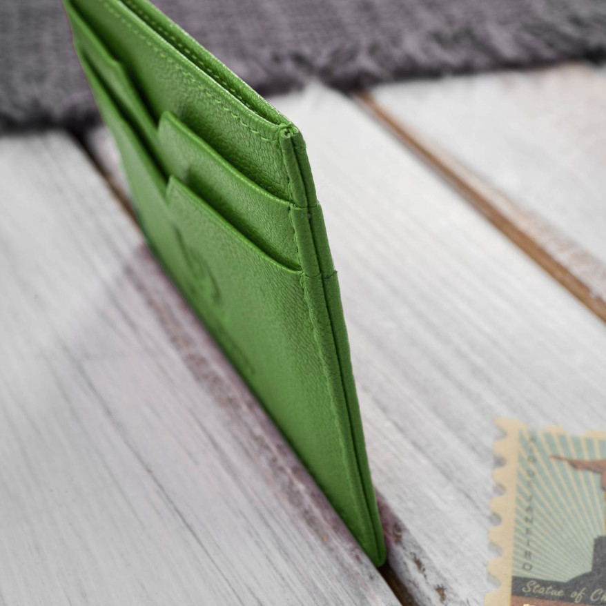 Etui na karty i wizytówki skórzane minimalistyczne praktyczne etui zielone Paolo Peruzzi T-150-GR