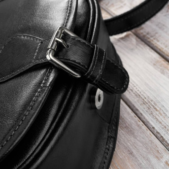 Torebka damska skórzana listonoszka ze skóry licowej czarna T-39-KBL