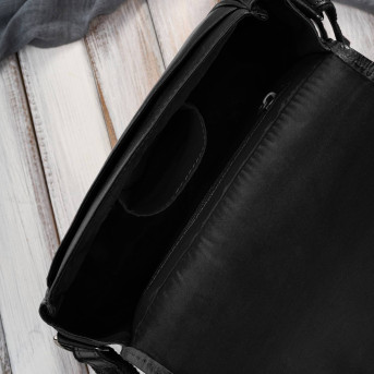 Torebka damska skórzana listonoszka ze skóry licowej czarna T-39-KBL