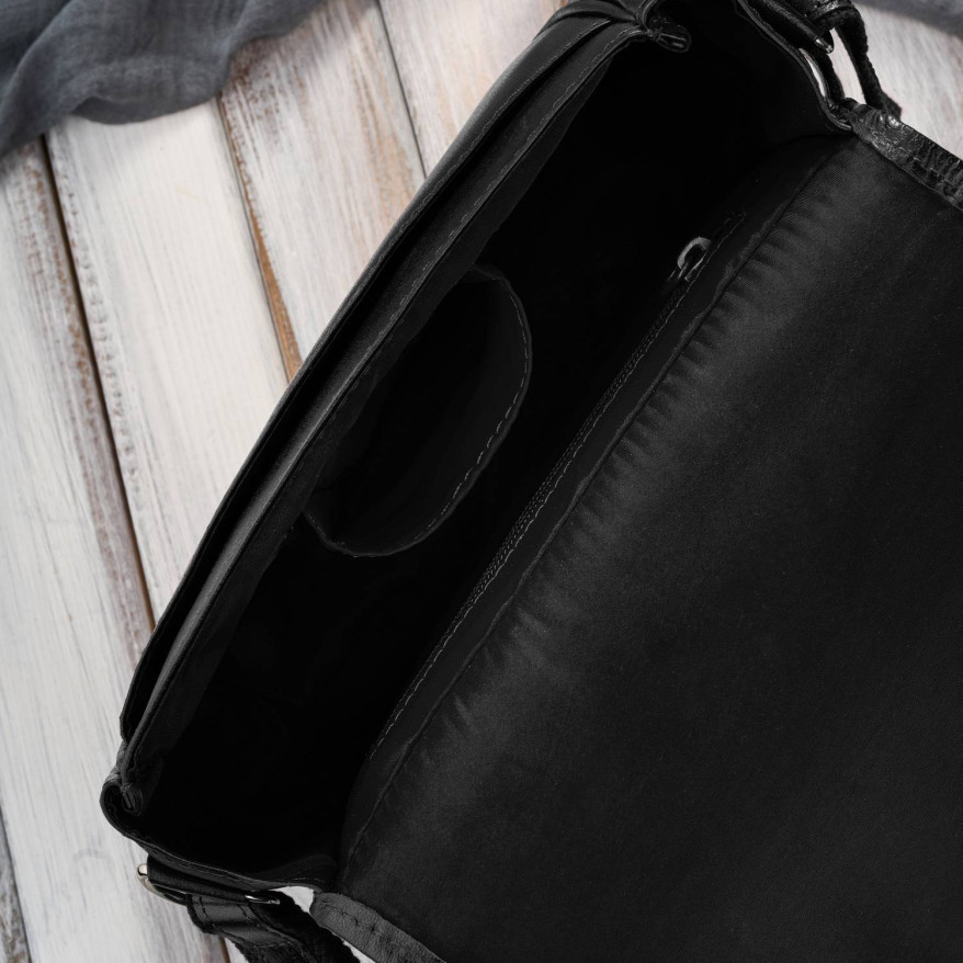 Torebka damska skórzana listonoszka ze skóry licowej czarna T-39-KBL